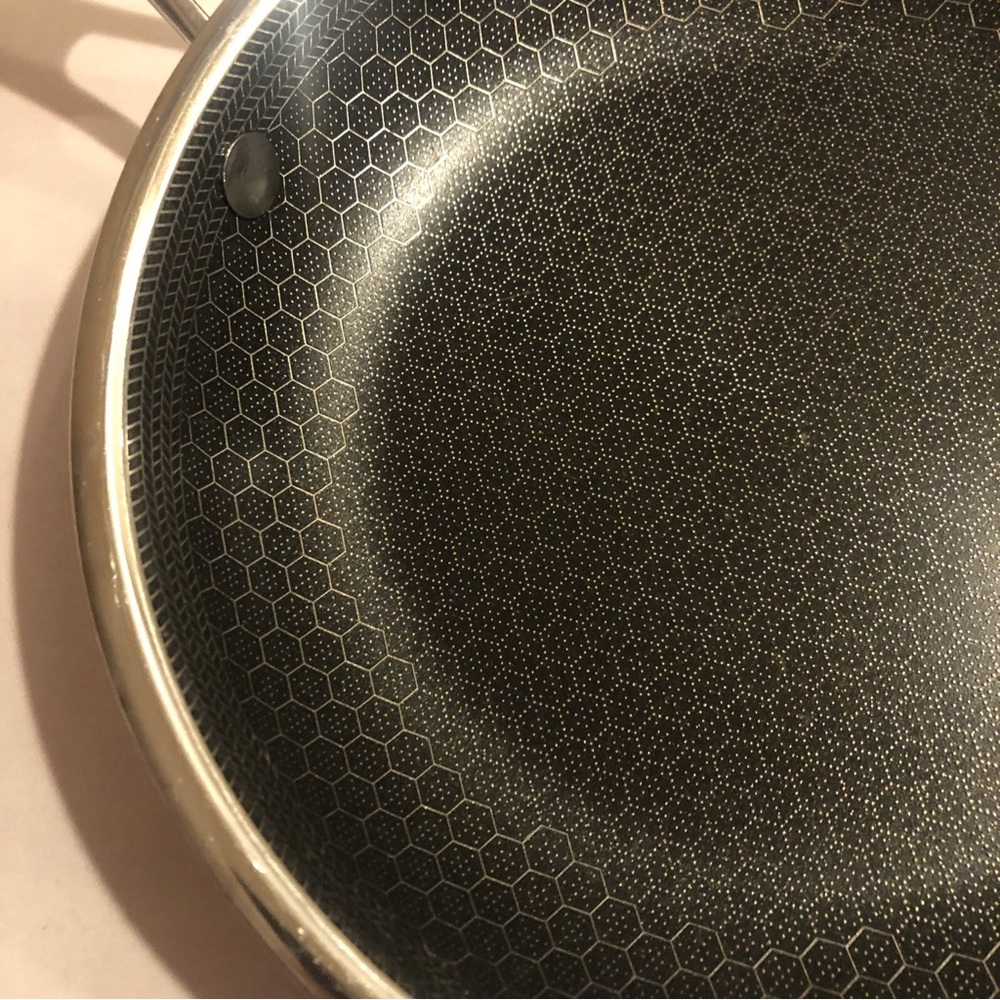 HexClad 8 Inch Hybrid Stainless Steel Non-Stick Frying Pan with Lid - Picture 4 of 16